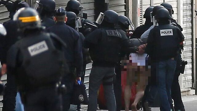 Francia: Uno de los terroristas detenidos en Saint Denis es ingresado en un hospital