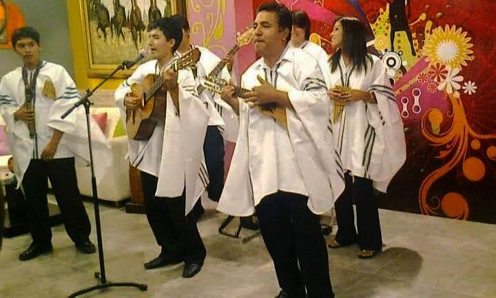 Con la participación de grupos musicales del Perú y de la república del Ecuador.