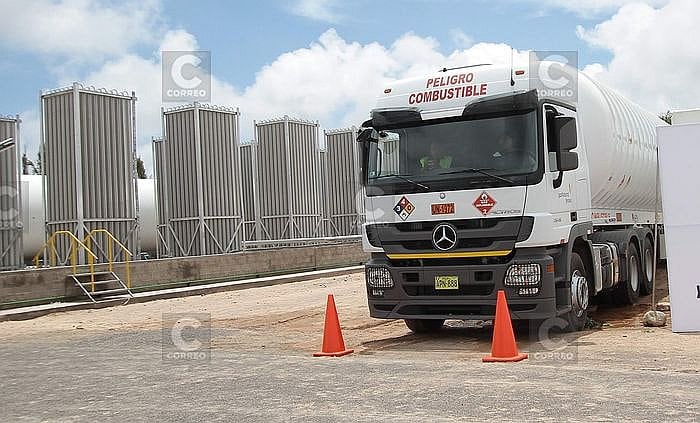 Arequipa se abastece de gas natural licuado (líquido) que se transporta en camiones cisternas.