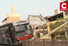 San Juan de Miraflores: Bus de transporte público chocó contra poste, dejando a toda la zona sin luz (VIDEO)