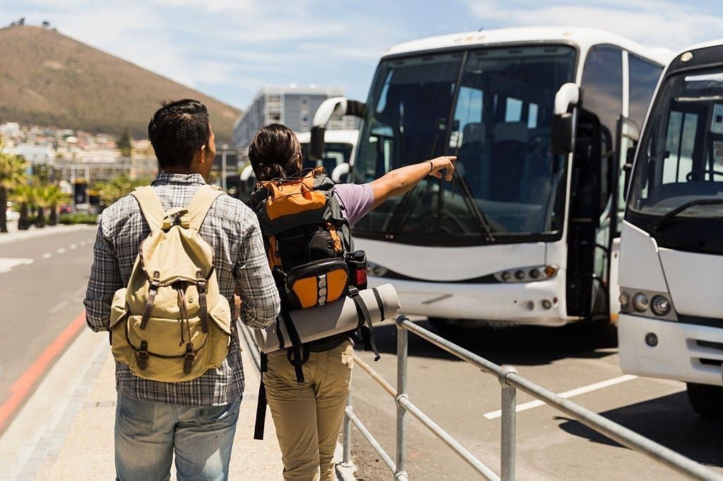 Los viajes de corta distancia ganan terreno entre los peruanos. Según redBus, el 43% de los usuarios compra sus boletos el mismo día de viajar, impulsando una tendencia marcada por la flexibilidad y las escapadas de último minuto.