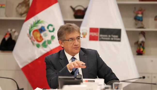 El ministro de Trabajo señaló que el incremento de la Remuneración Mínima Vital podría ejecutarse en dos etapas. La propuesta será discutida con trabajadores y empleadores. (Foto: Andina)