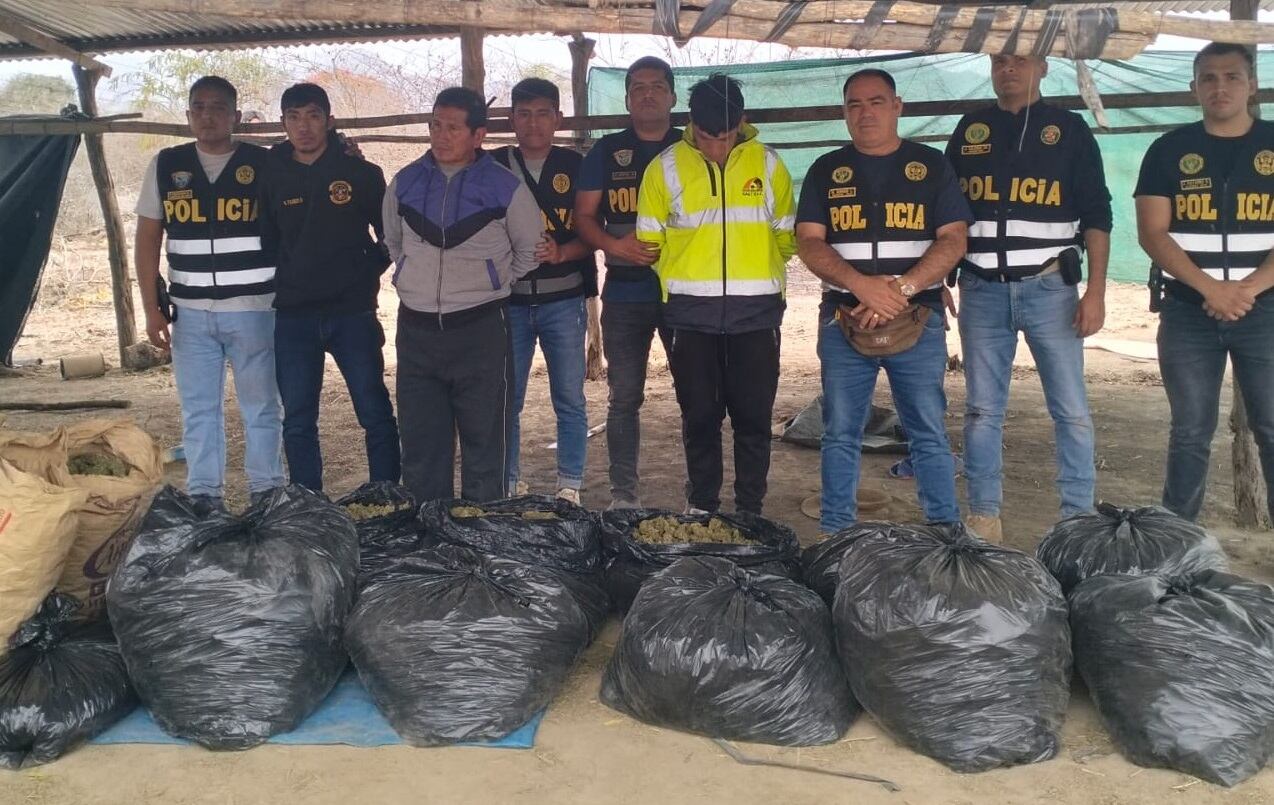 Los condujeron hasta la sede del Areandro. La Policía incineró todos los plantones.