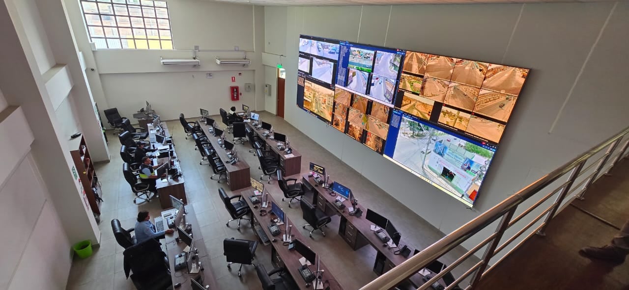 Falta de personal en sala de monitoreo de cámaras de seguridad de Cerro Colorado: (Foto: Omar Cruz)