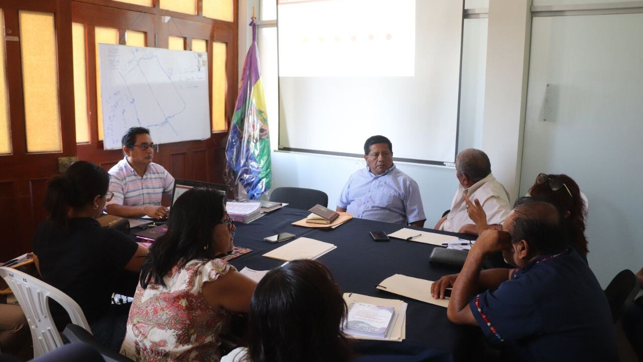 Autoridades y representantes sociales conforman comité de gestión.