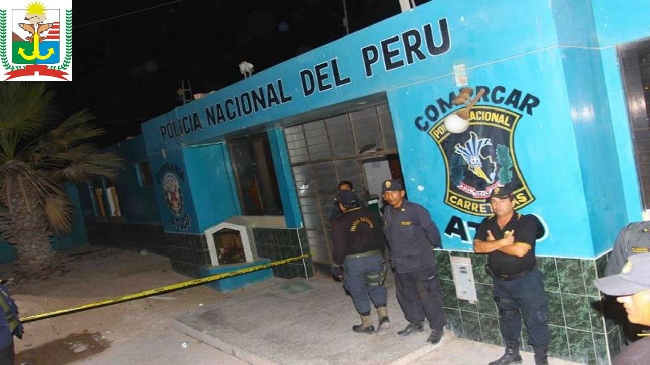 Agentes investigan asesinato de madre de familia. (Foto: Difusión)