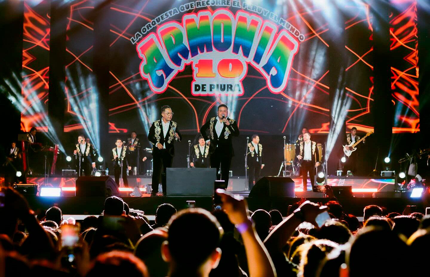 Diversas sociedades y banderas carnavalescas preparan bailes.