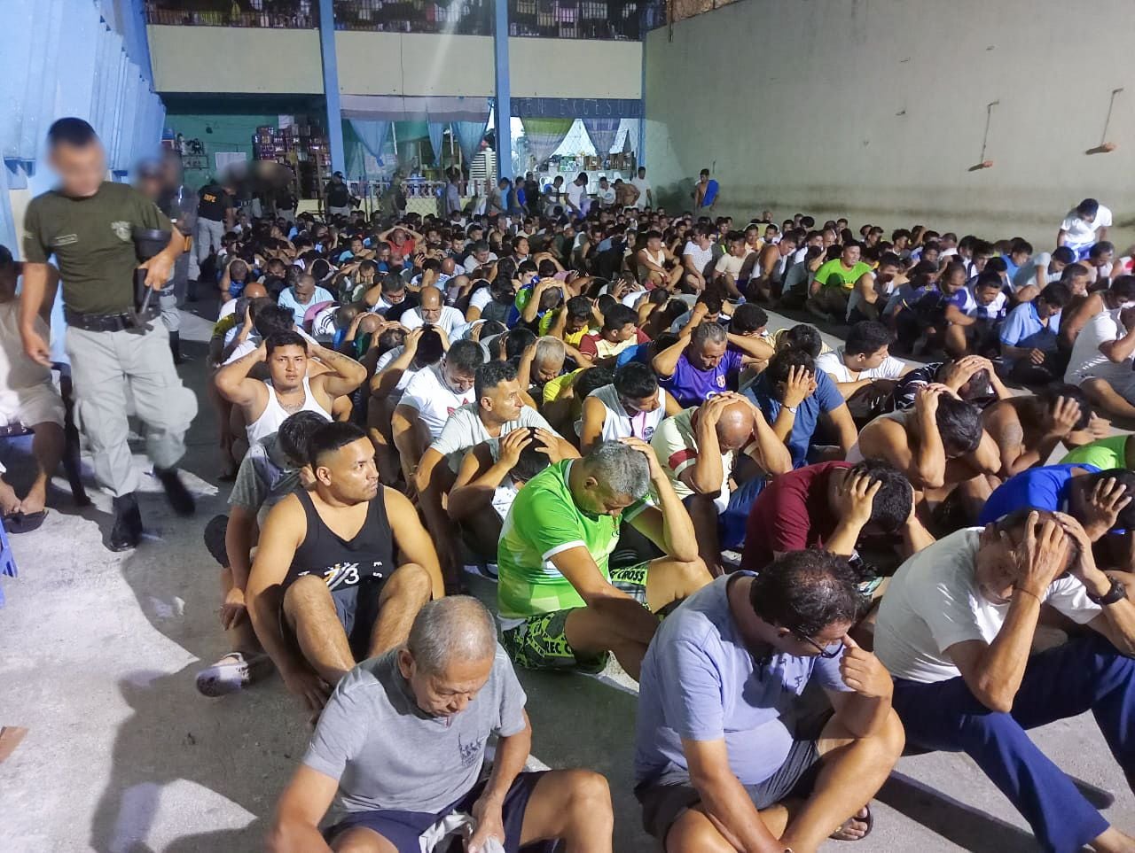 La medida fue formalizada mediante decreto legislativo y busca enfrentar la corrupción, el crimen organizado y las fallas estructurales del sistema carcelario.