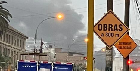 Incendio consume feria de artesanía en el Cercado de Lima