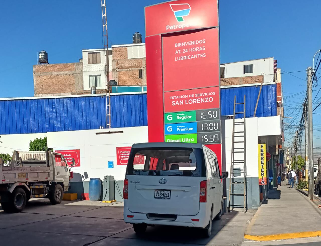 Correo recorrió algunos distritos de Arequipa para consultar los precios de combustibles. (Foto: Correo)