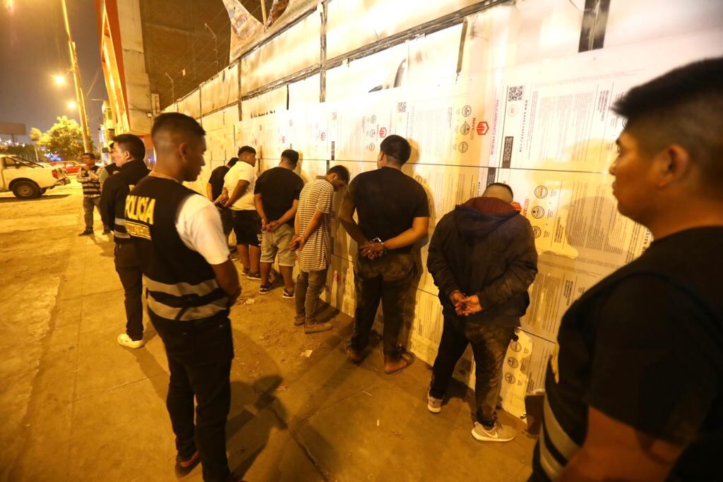 Detienen a 6 delincuentes que iban a bordo de 3 vehículos en Comas. Foto: César Grados/GEC
