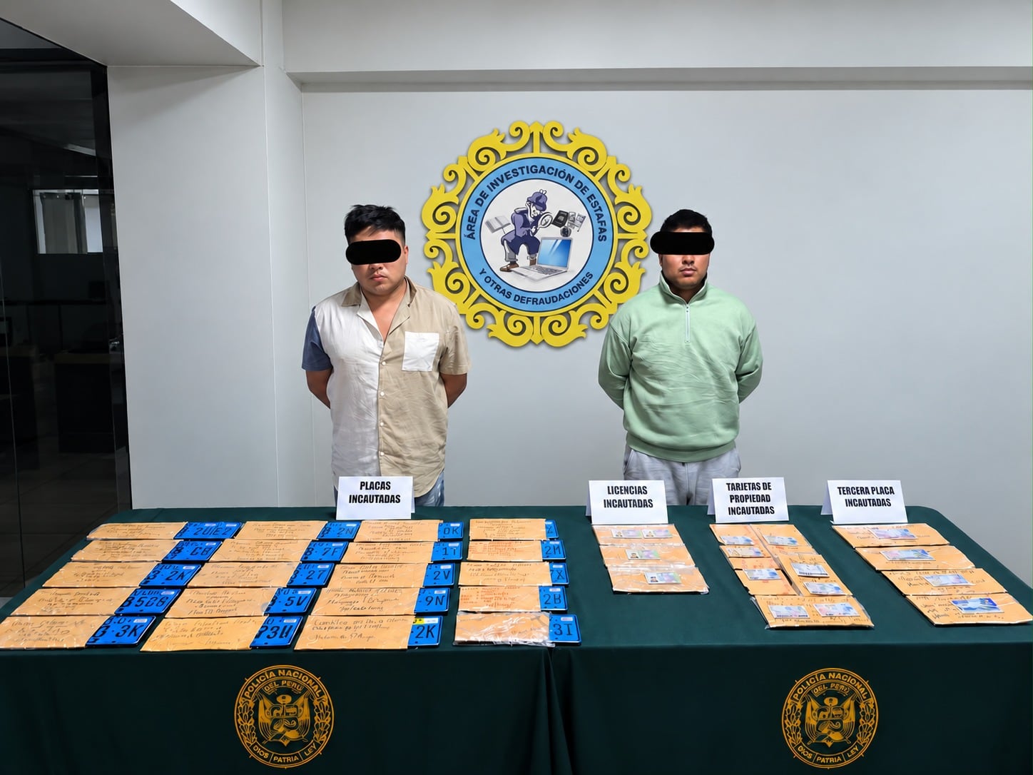 Caen “Los Clonadores de AQP” con placas, licencias y tarjetas de propiedad presuntamente falsas (Foto: PNP)
