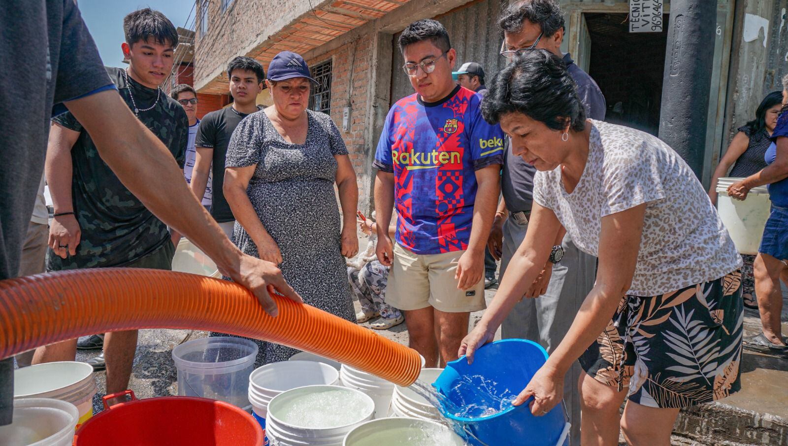 Piuranos sufren por la crisis hídrica