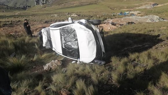 Vehículo volcó y quedó a un costado de la vía. Los pasajeros sufrieron fracturas y contusiones. Ellos fueron evacuados a un hospital en Trujillo y a un centro de salud en Santiago de Chuco.