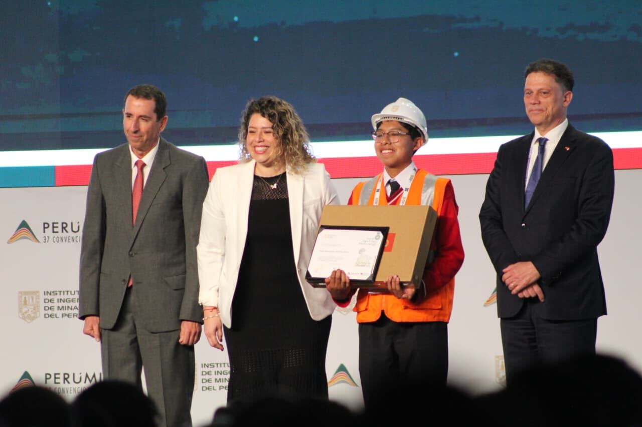 Rodrigo Yapo, 2do lugar categoría "Responsabilidad Social y Ambiental en acción", en Concurso Nacional de Minería Escolar. Foto: Correo.