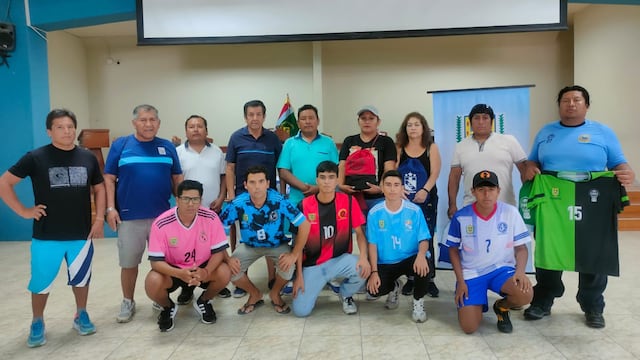 Arequipa: Municipalidad de Cocachacra entrega uniformes a equipos de primera división