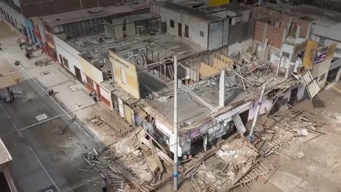 El segundo piso de la estructura histórica se derrumbó por completo. Autoridades evalúan otros predios antiguos ante riesgo de nuevos colapsos.