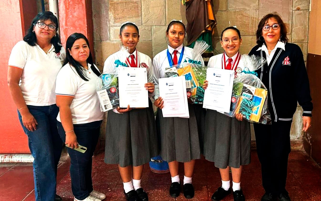 Alumnas San José de Tarbes, primer lugar en Concurso Escolar de la UDEP.