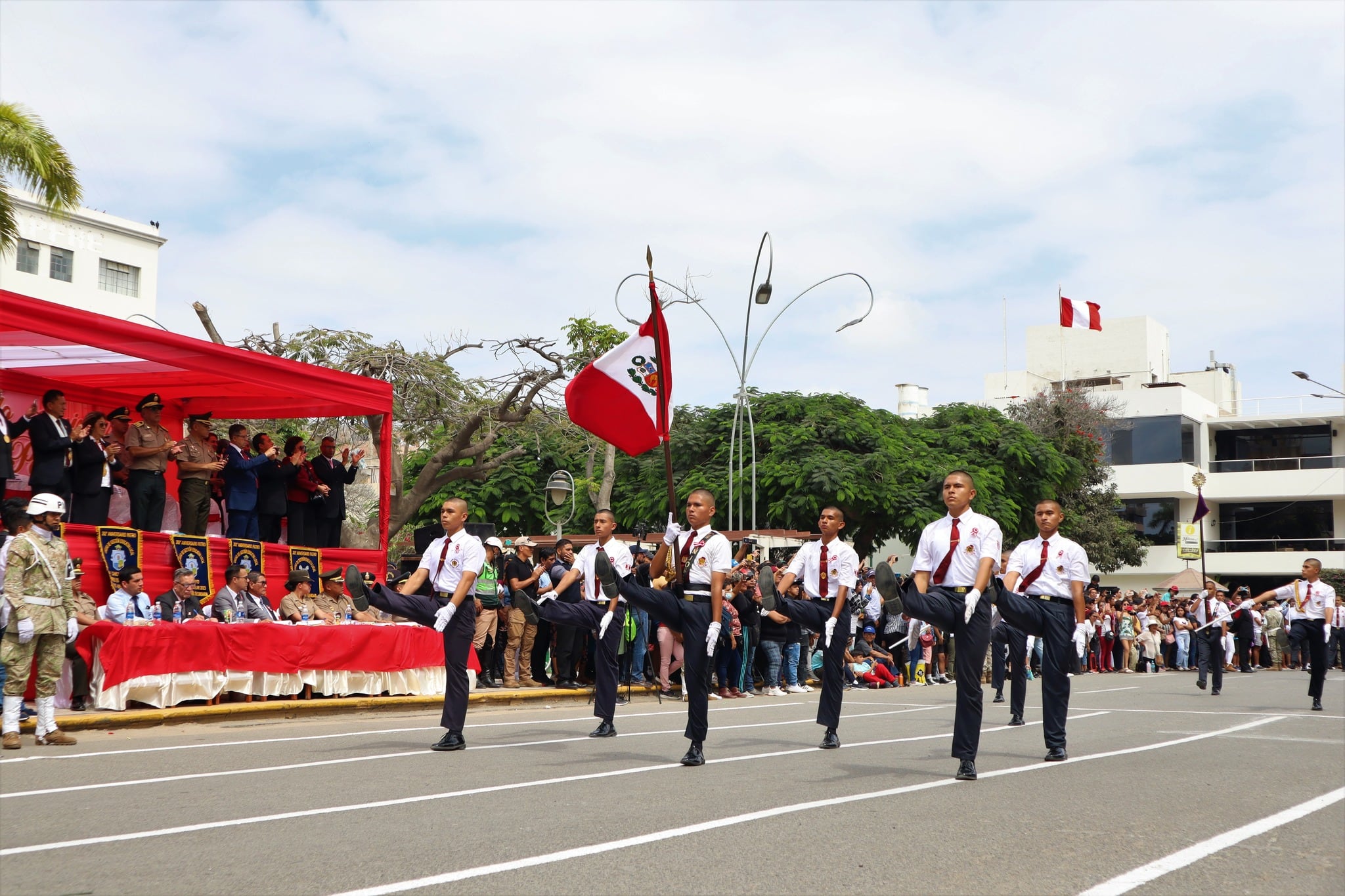 Escolta sanjosefina que se llevó un merecedor primer puesto en el desfile nivel secundario.