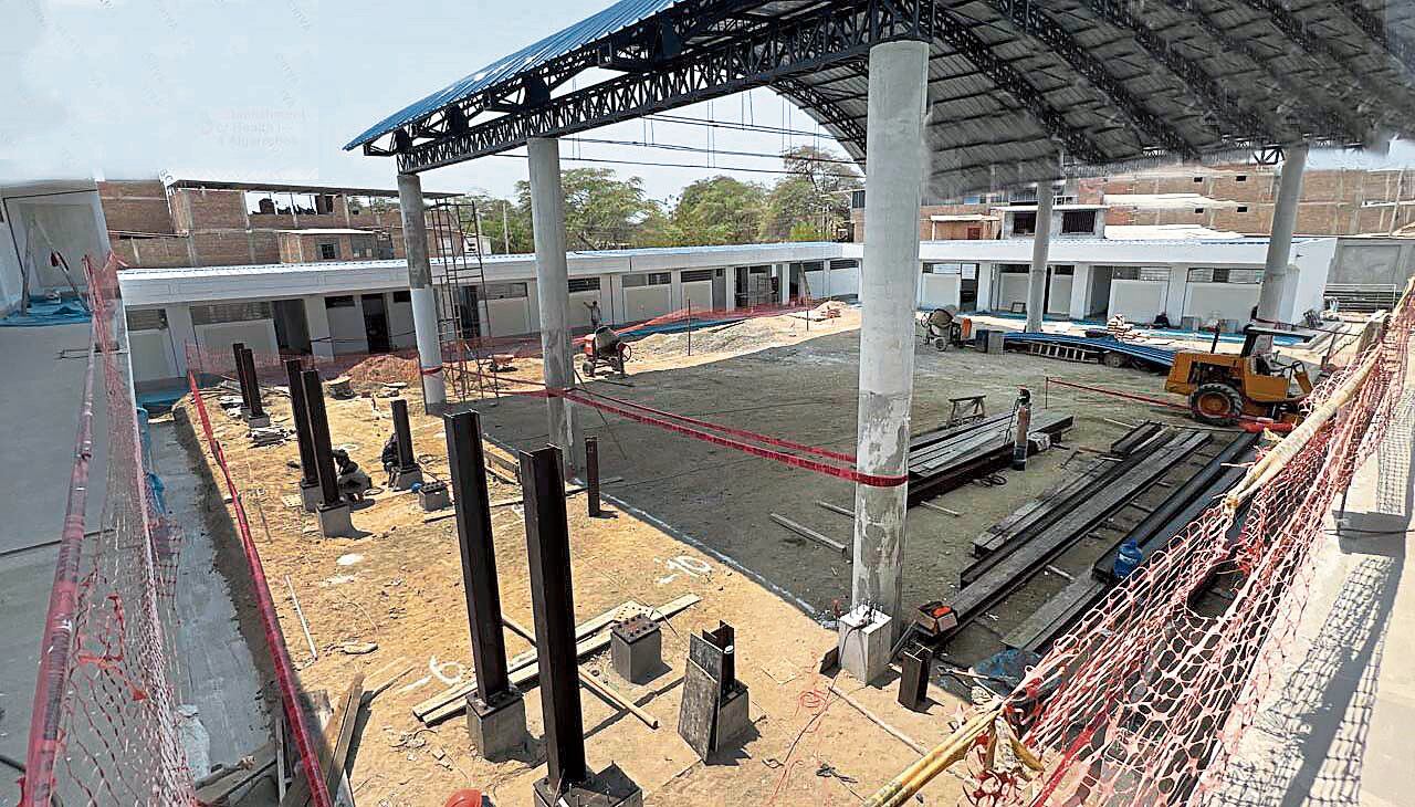 El órgano de control reveló que en la obra de mejoramiento del colegio inicial N° 010 del asentamiento Los Algarrobos se pagó por trabajos que no se ejecutaron. Esta obra está valorizada en S/ 8 043 126 y la ejecuta la empresa Comercio Servicio y Construcción S.A.C.