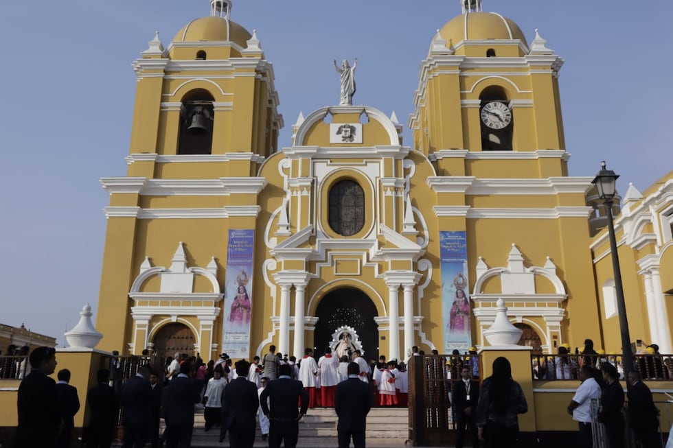 La "Mamita" realizó el recorrido por la Plaza de Armas de Trujillo. (Foto: Vanessa Hordyj)