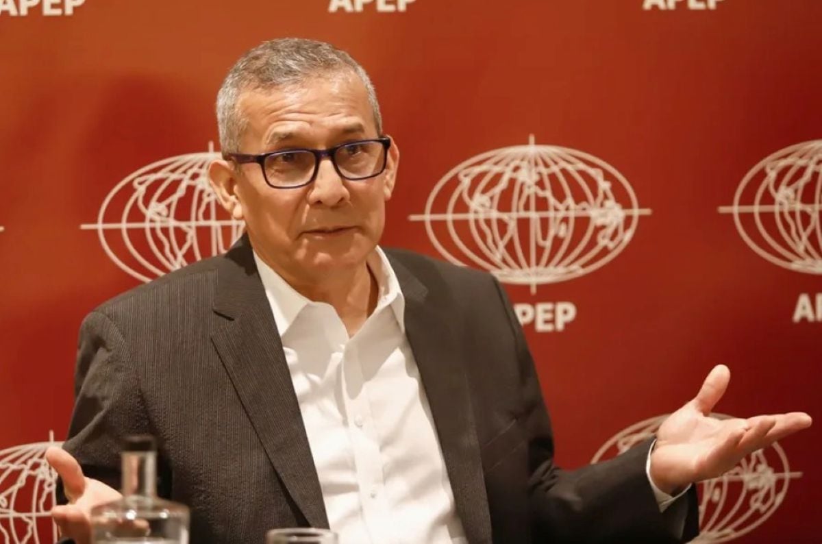 El expresidente reapareció públicamente y señaló que buscará reparar el impacto que, según afirma, tuvo su detención en su imagen y la de su entorno político.. Foto: EFE.