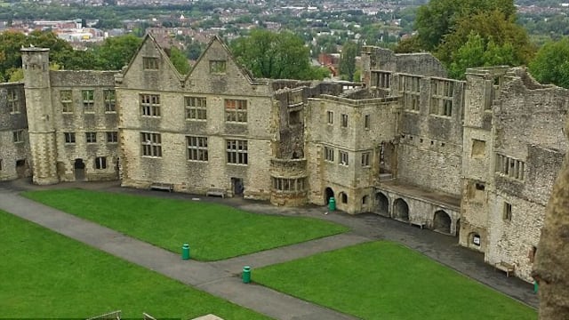 Fantasma de una mujer aparece en un castillo de Inglaterra (FOTOS)