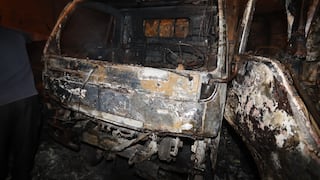 Santa Anita: camiones y autos quemados por incendio en cochera 