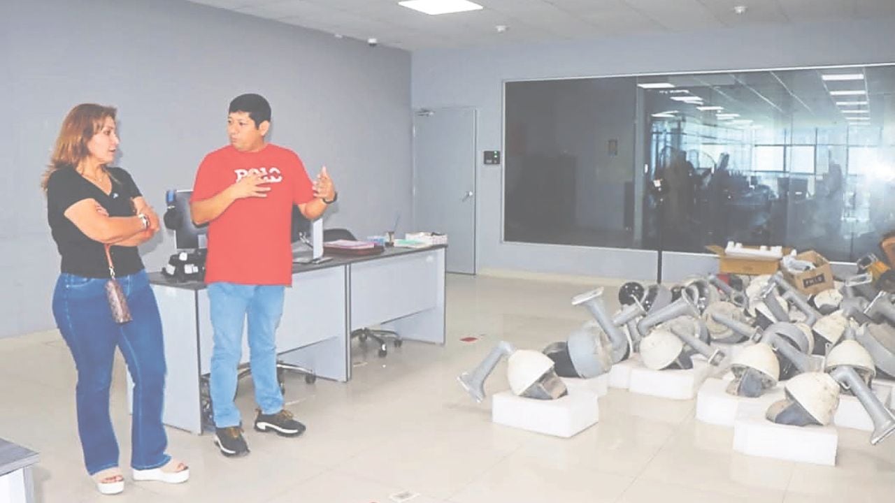 Congresista Magaly Ruiz observó en la central de monitoreo que solo dos personas vigilan imágenes de 76 cámaras y que 24 dispositivos estaban en el piso.