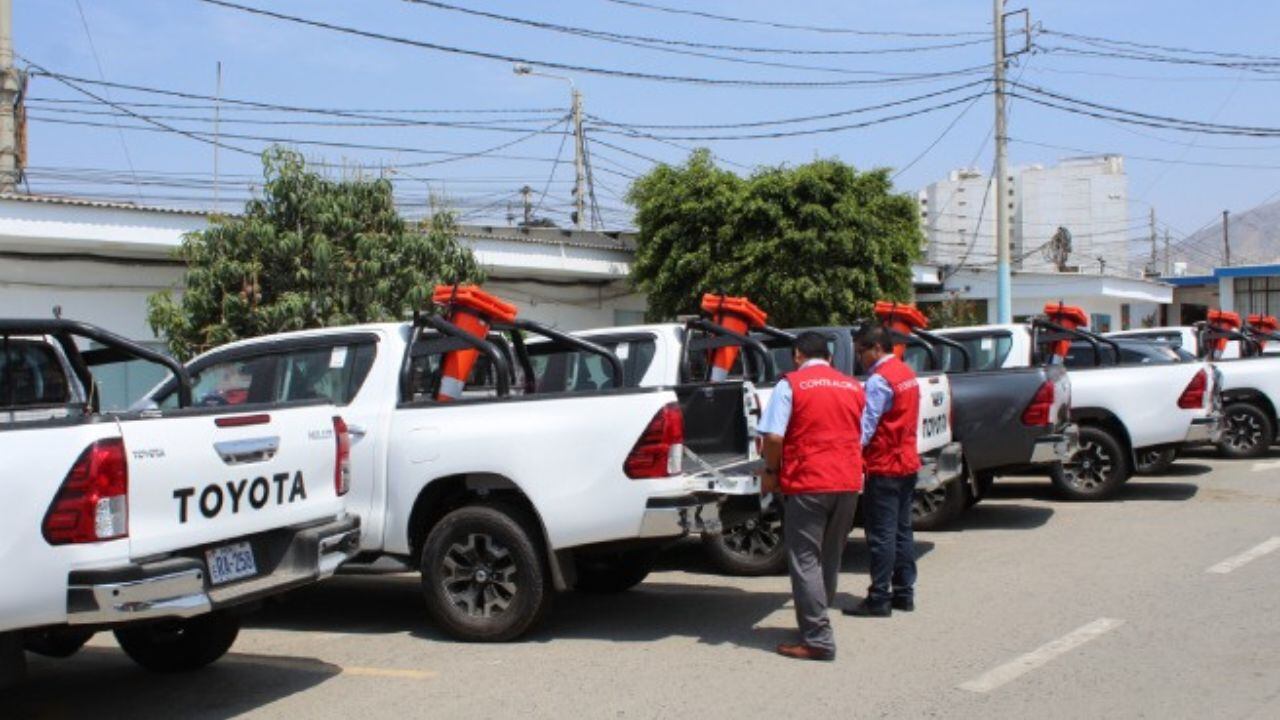 Gerente general del Gobierno Regional de La Libertad, Martín Namay, dijo que los funcionarios no tuvieron “cuidado” para realizar la compra de los vehículos, pues por no precisar especificaciones técnicas se pagó por un modelo SRV (versión full), pero les entregaron el SR (versión medio). Cuatro pierden sus puestos.