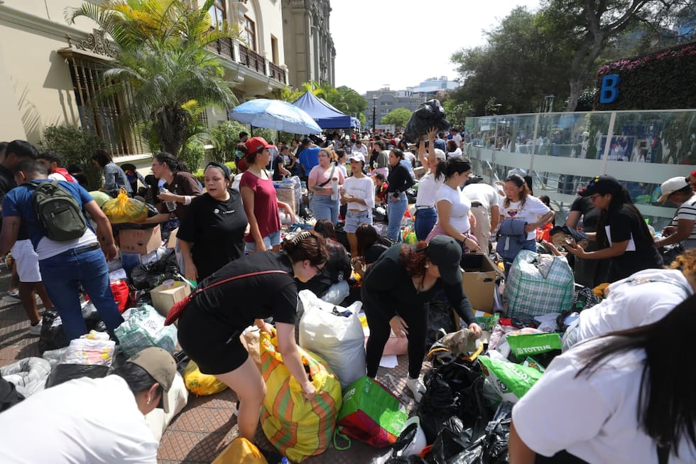 Lima se moviliza en apoyo a los damnificados por los terremotos en Venezuela
