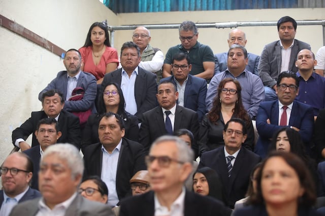 Roberto Sánchez presenta a su equipo técnico y asegura que gobernará con el nuevo plan de consenso (Fotos: Diana Marcelo/GEC)