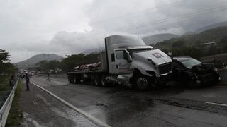 México: tráiler embiste a ocho vehículos y deja varios heridos