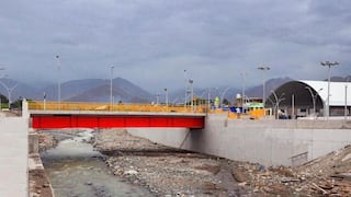Puente Unión Victoria en proceso de recepción en Nasca