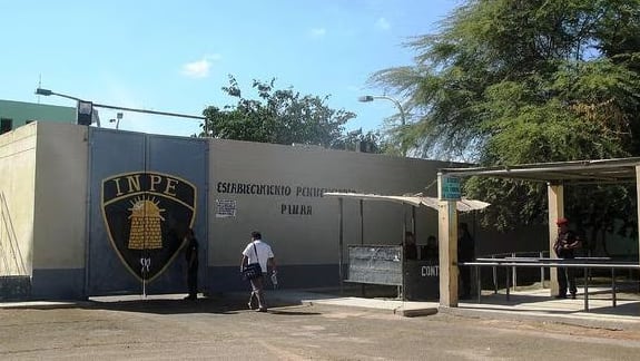 Sentenciado que se encuentra prófugo, había amenazado con matar a su víctima y a sus padres