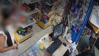 Ladrón atiende a clienta mientras robaba un minimarket en La Victoria