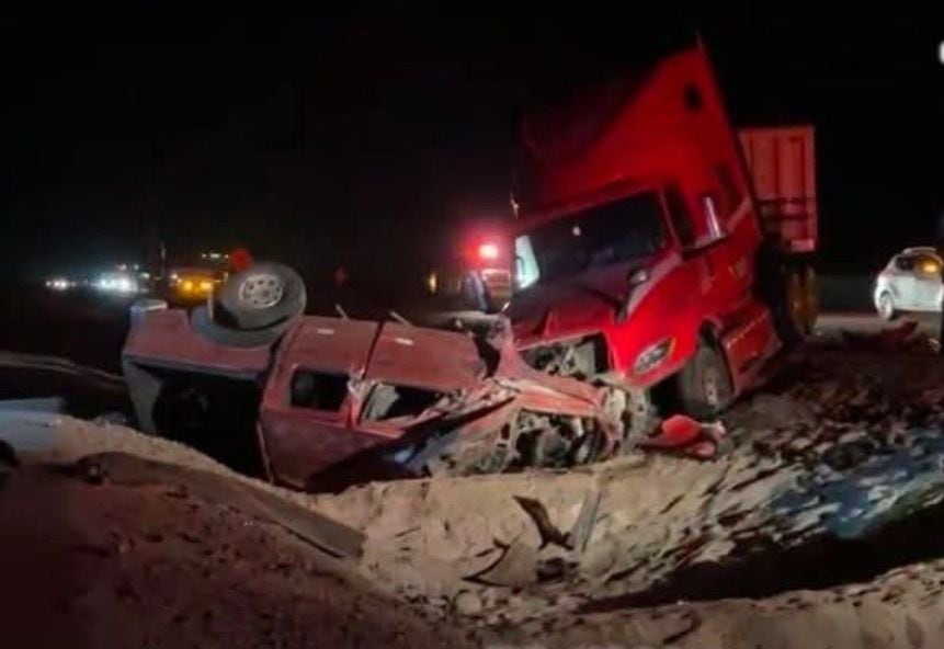 Cmioneta roja de placa B8F-802 iba con dirección de sur a norte. (Foto: Difusión)