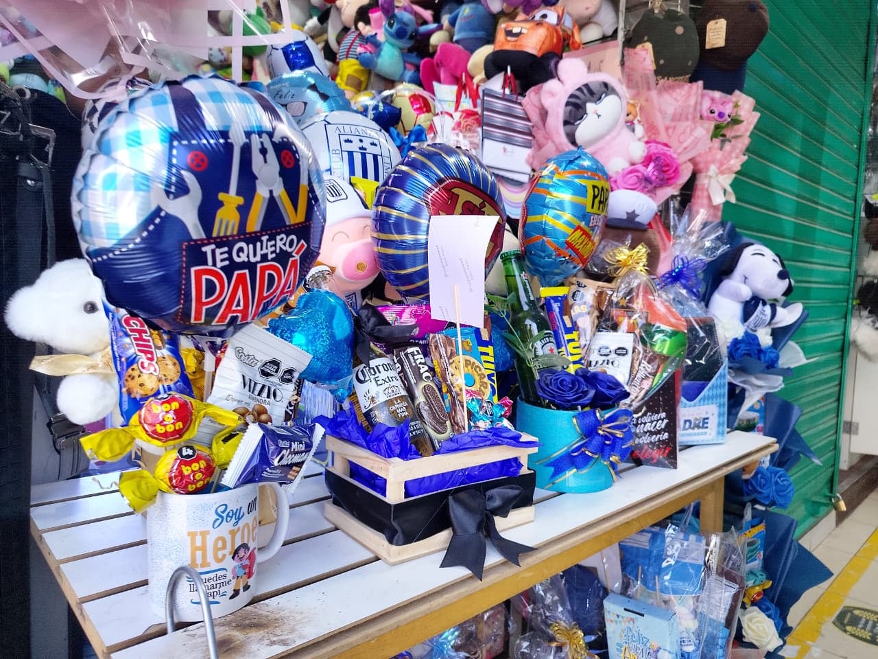 Regalos por el Día del Padre en el centro comercial La Barraca. (Foto: Flor Barrios/@photo.gec)