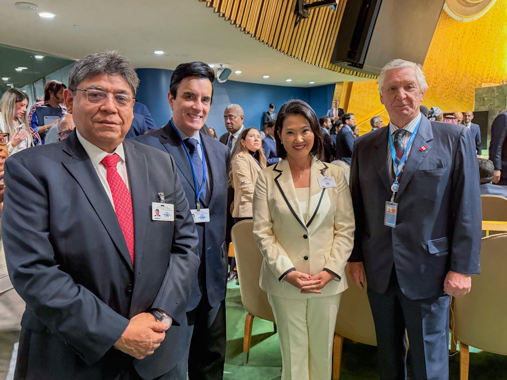 La mandataria peruana llegó esta mañana a la sede de Naciones Unidas y fue recibida por el secretario general António Guterres. Su participación está prevista en el octavo turno del Debate General.