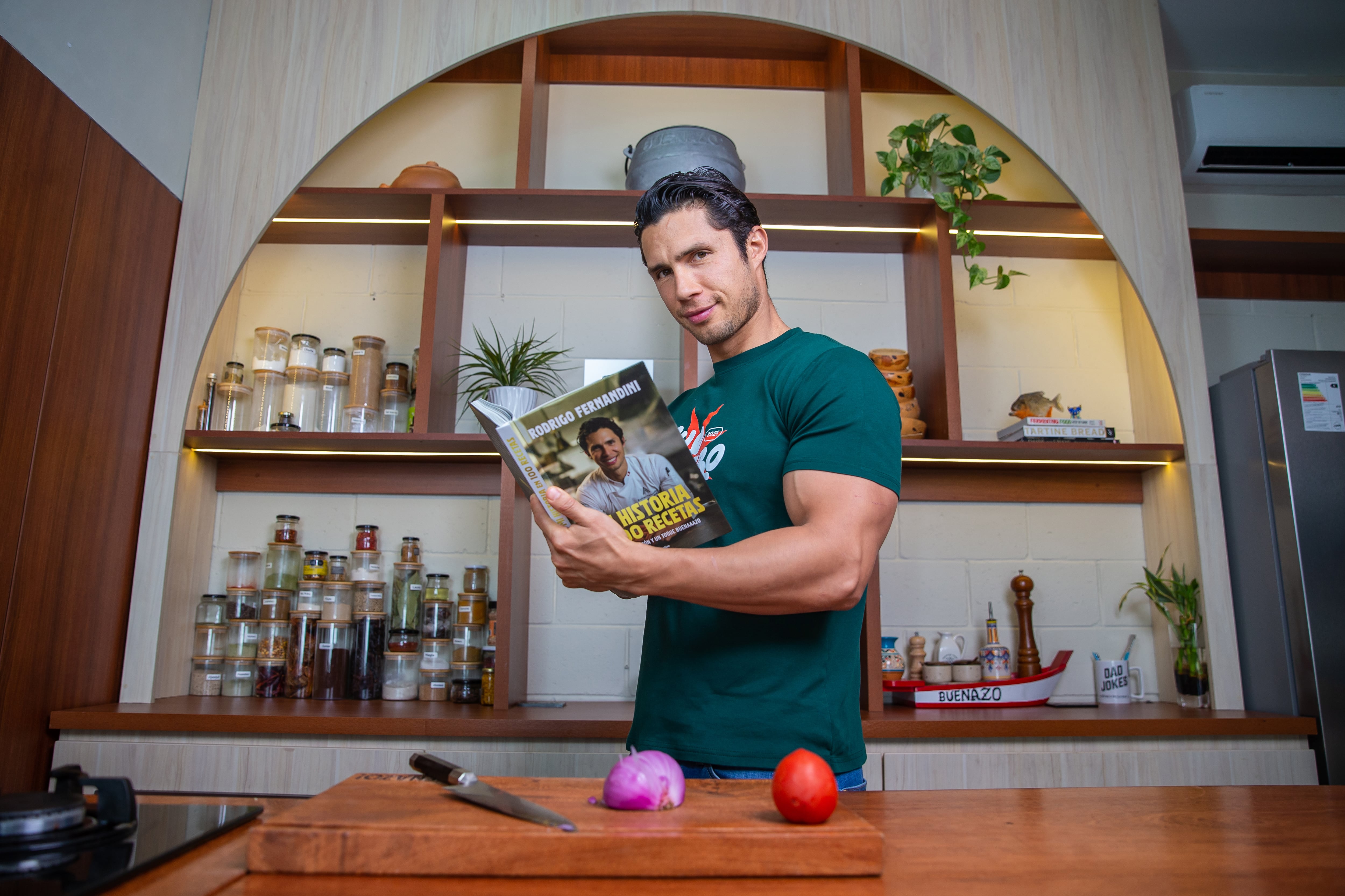 Antes de consolidarse en la cocina, Rodrigo exploró otros escenarios. En 2012 fue elegido Mr. Perú y representó al país en el Mr. World en Londres, donde obtuvo el cuarto lugar. (Foto: Allen Quintana)