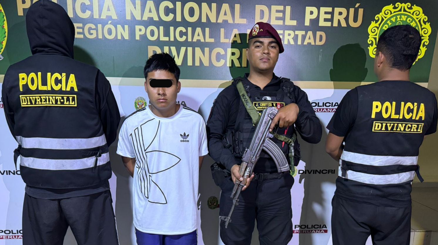 El joven de 19 años es señalado como uno de los cinco capturados por el violento ataque que dejó cuatro muertos y el rapto de un empresario minero el 30 de agosto. (Foto: PNP)