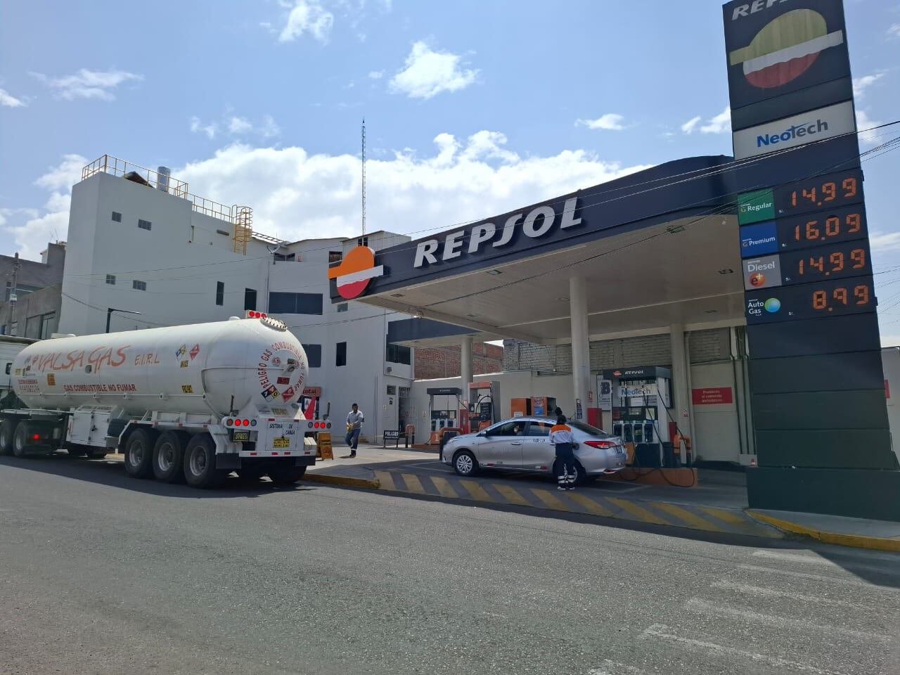 Precios de combustibles en grifos de Arequipa. (Foto: GEC)