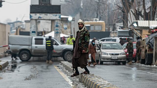 Explosión cerca del ministerio de Exteriores en Afganistán deja más de una veintena de víctimas