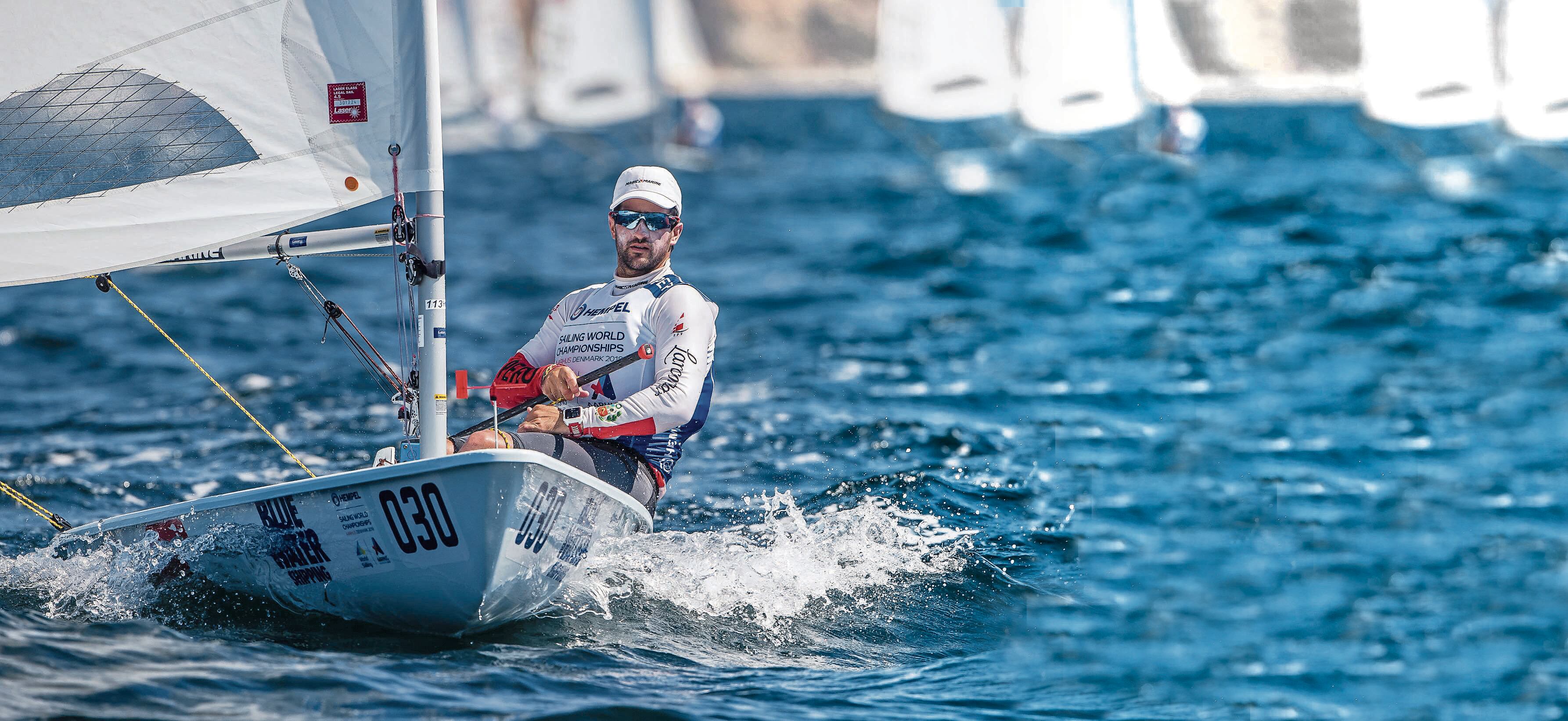 El velerista peruano va en busca de nuevas preseas, ya que nos representará en los Juegos Panamericanos de Santiago 2023 y en los Juegos Olímpicos de París 2024