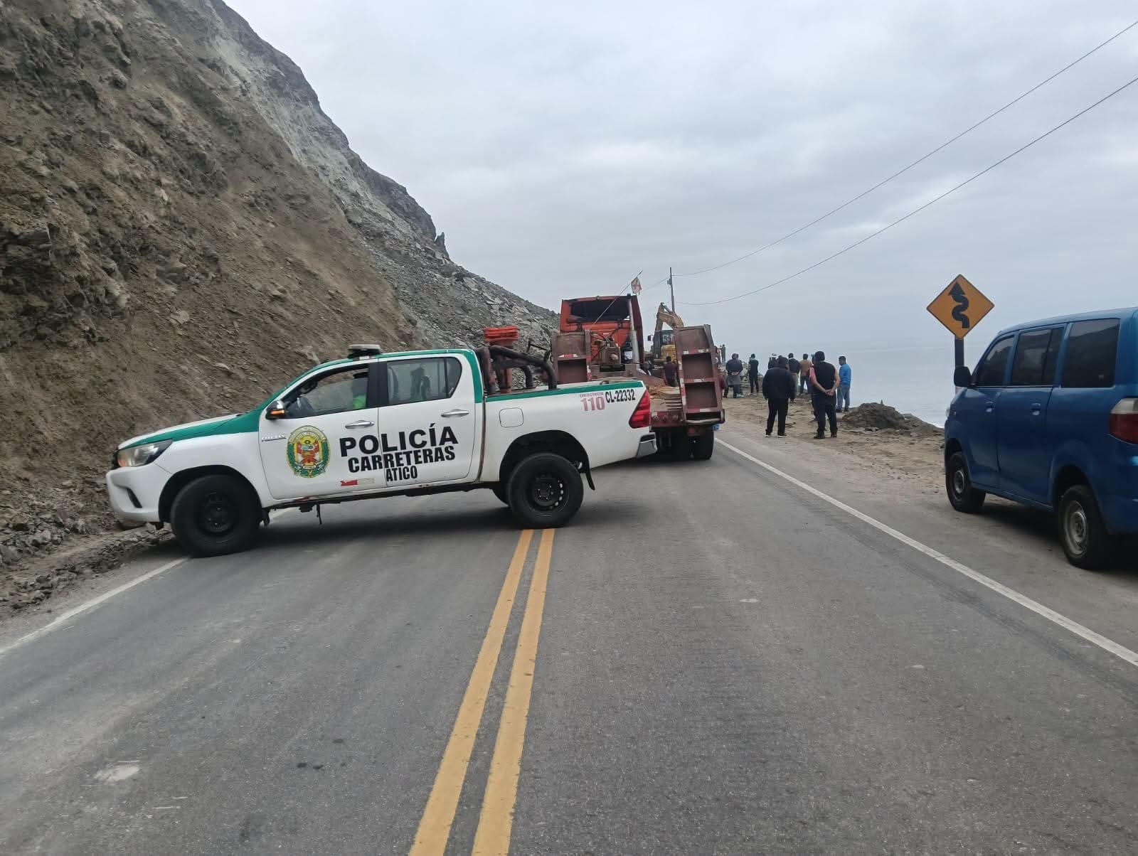 Nuevo derrumbe en la Panamericana Sur, en el sector de Quebrada Honda, Arequipa. Foto: GEC.