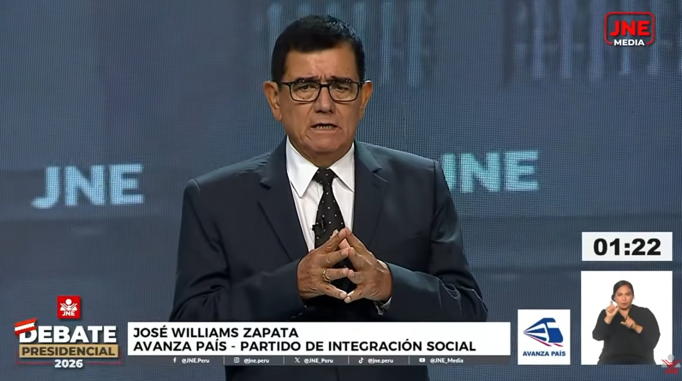 El candidato respondió a una consulta ciudadana sobre falta de medicamentos y largas listas de espera, planteando mejoras en infraestructura, digitalización y atención médica en regiones. (Captura de imagen del JNE)