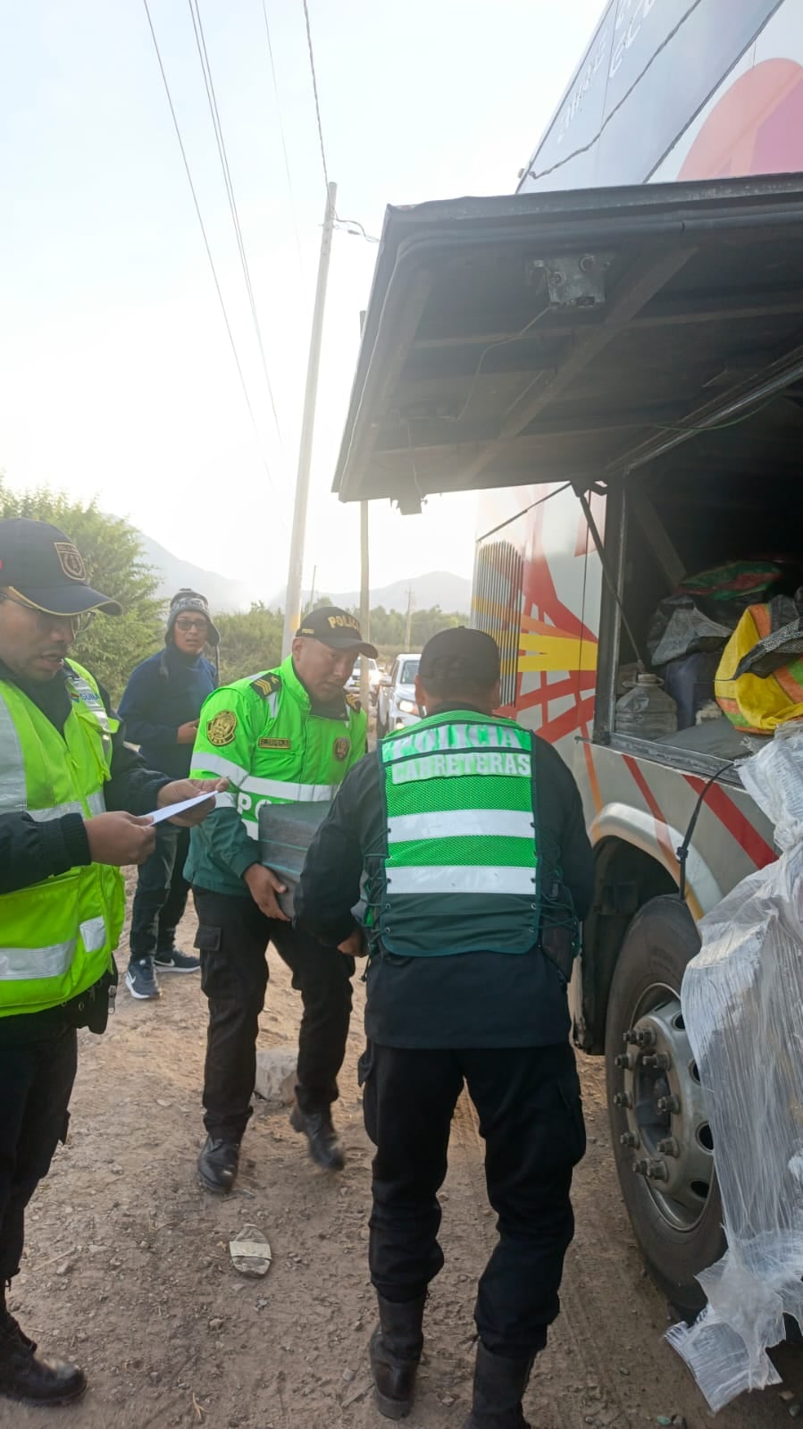 Paquetes con sustancia ilícita eran trasladadas en la bodega. (Foto: Difusión)