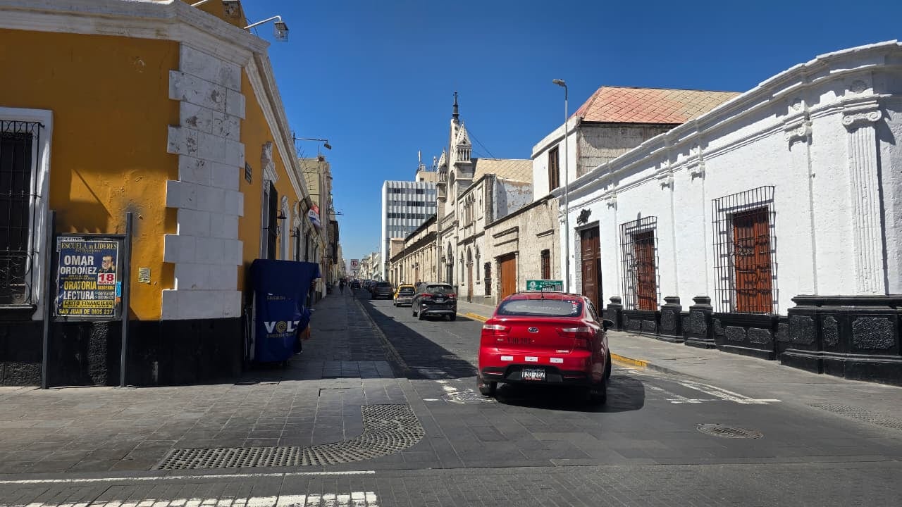 Tercera cuadra de la calle Palacio Viejo, en Arequipa. (Foto: Yunsu Pariapaza/@photo.gec)