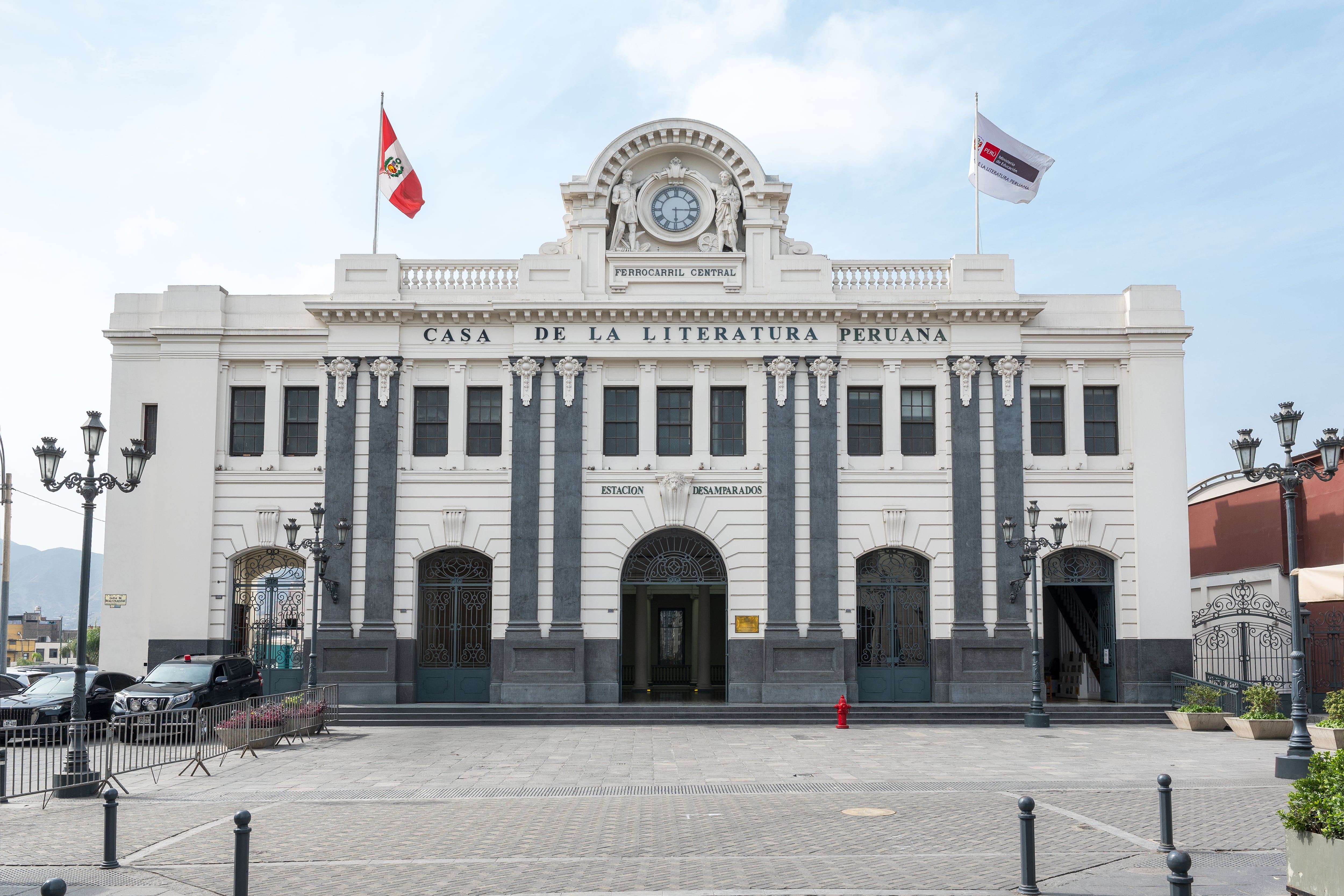 El certamen, impulsado por la Casa de la Literatura Peruana del Ministerio de Educación, invita a mayores de edad residentes en el país a presentar microrrelatos inéditos inspirados en los libros, las bibliotecas y la lectura.