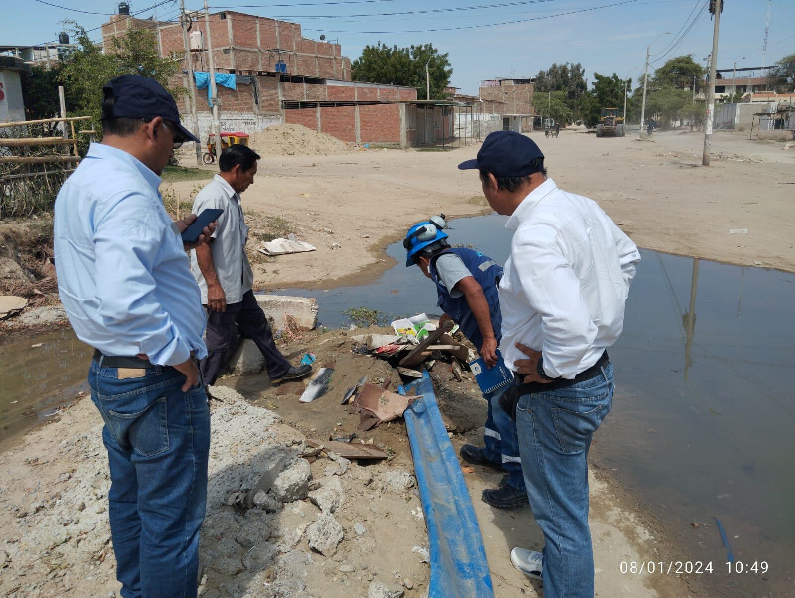 La EPS Grau explicó que los afloramientos se produjeron por roturas en la manguera de trasvase de desagües, situación que ya fue atendida por el personal de la empresa